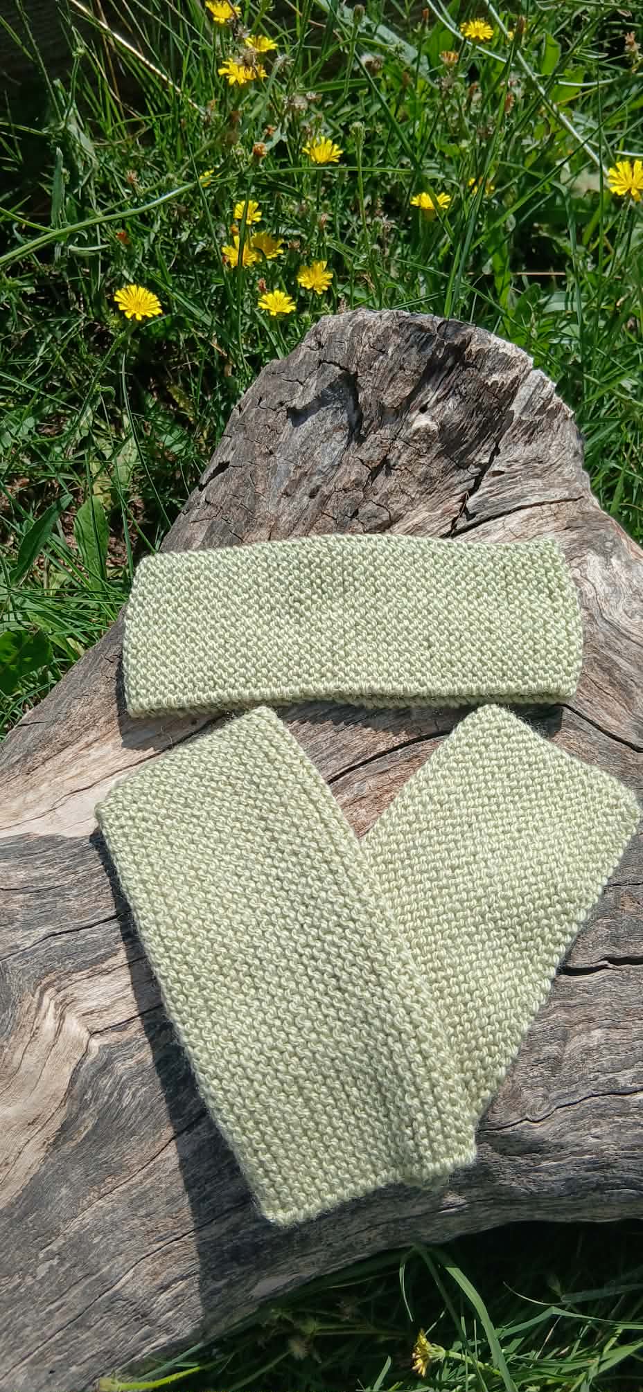 Kit bandeau et mitaines sans doigts tricotés main vert amande point mousse bien visible, 40% acrylique 35% chlorofibre 25% laine peignée, pièce unique artisanale fait main en France, MALOU au Fil des Saisons