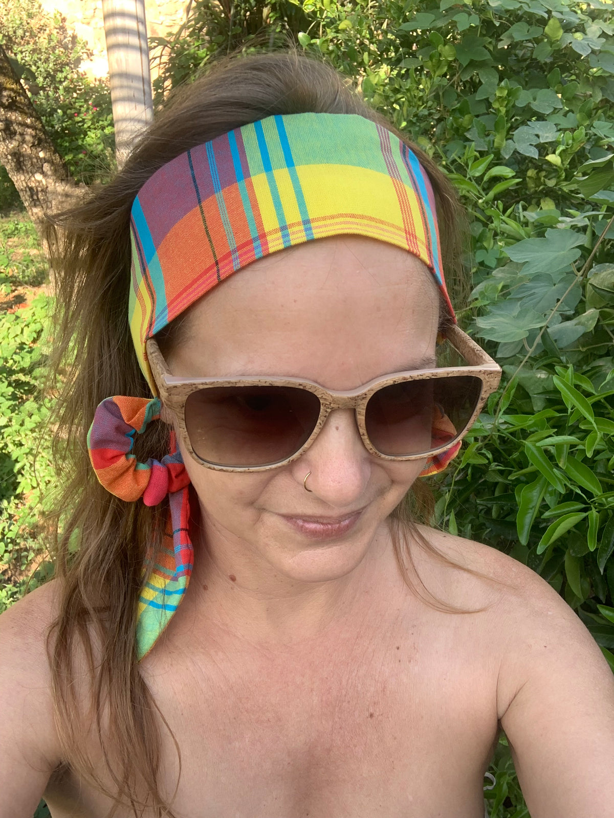 Bandeau en tissu madras 100% coton multicolore jaune orange vert et bleu, accessoire cheveux artisanal fait main en France, MALOU au Fil des Saisons