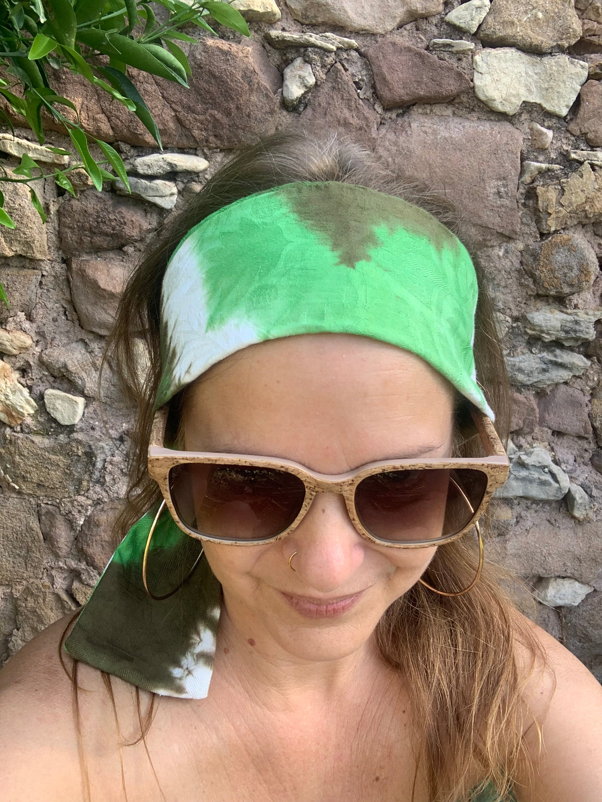 Bandeau en tissu Wax vert, marron et blanc, accessoire pour cheveux fabriqué artisanalement en France, Malou au Fil des Saisons