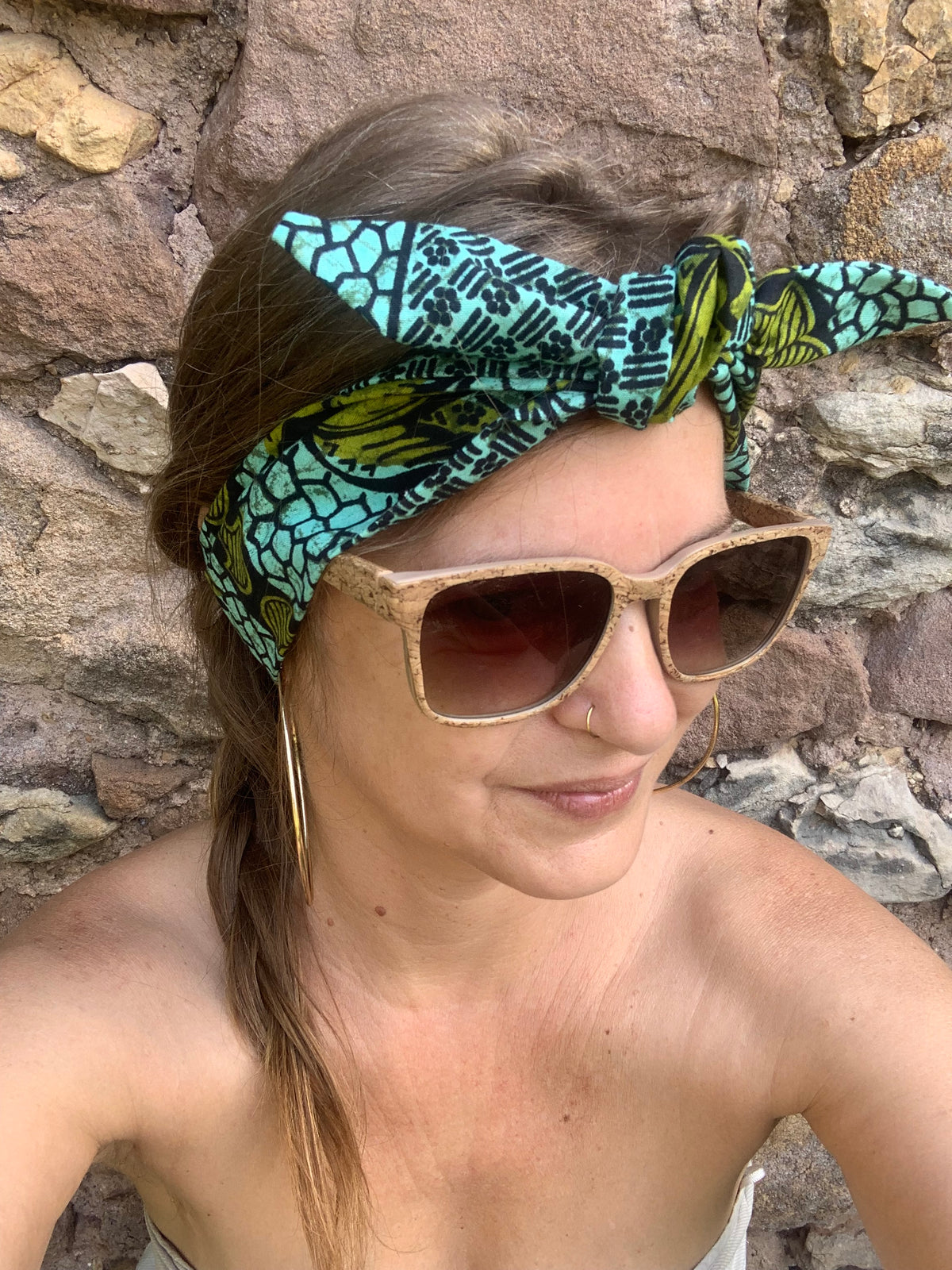 Bandeau en semi-wax turquoise et vert olive à motifs graphiques africains, tissu semi-wax coloré accessoire cheveux fait main en France, MALOU au Fil des Saisons