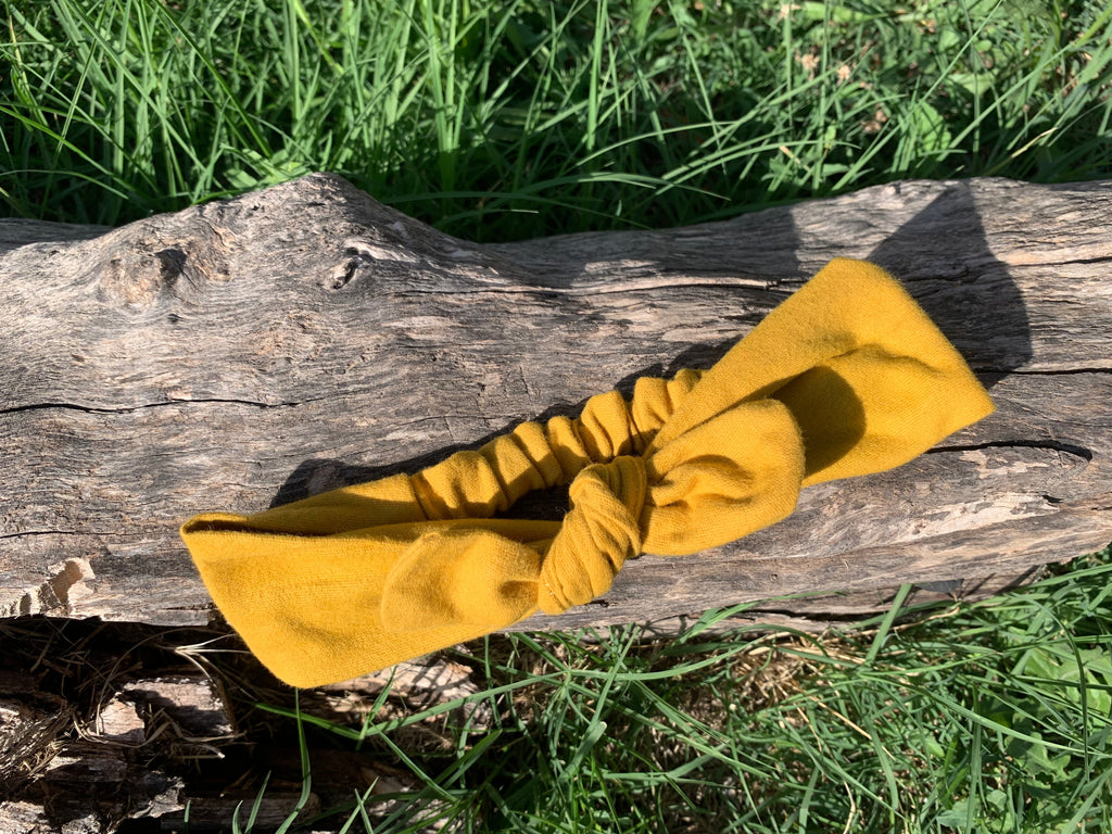 Bandeau Le Classique en flanelle jaune moutarde tissu flanelle doux uni, accessoire cheveux artisanal fait main en France, MALOU au Fil des Saisons