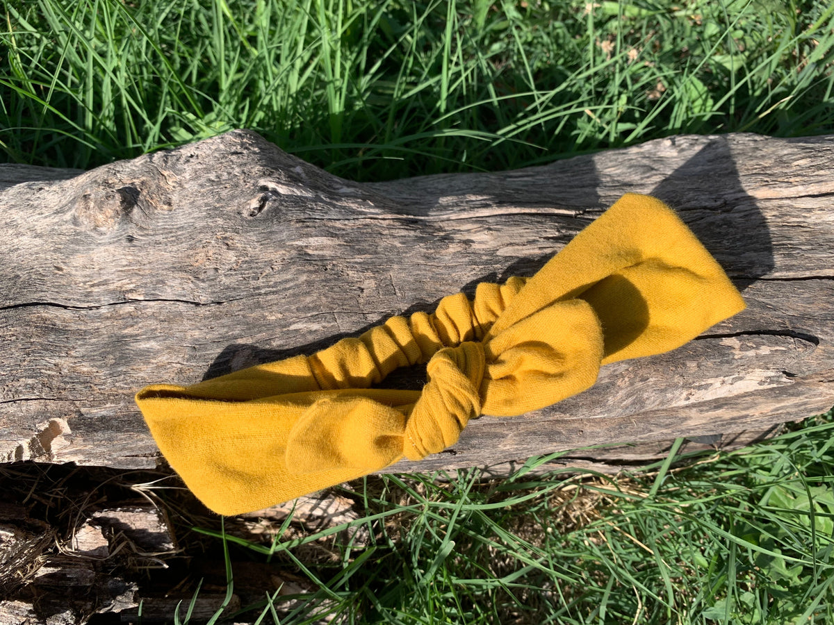 Bandeau Le Classique en flanelle jaune moutarde tissu flanelle doux uni, accessoire cheveux artisanal fait main en France, MALOU au Fil des Saisons