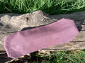 Bandeau cheveux Le Rétro mauve foncé déroulé, détail tissu jersey coton bio certifié GOTS, fabrication française en série limitée