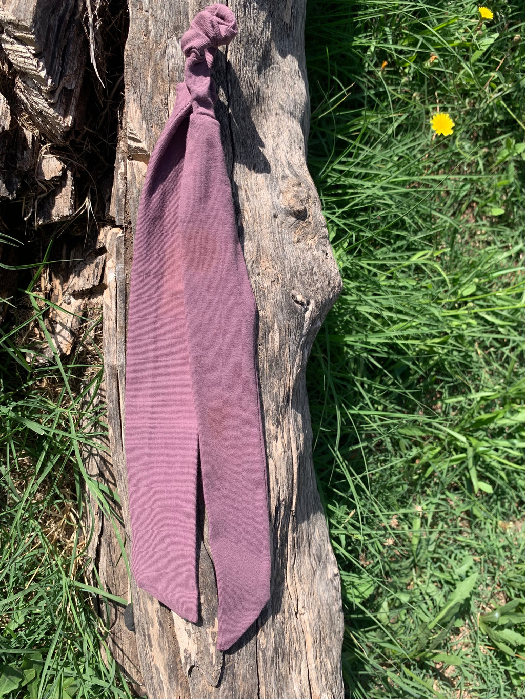 Bandeau cheveux Le Rétro mauve foncé déroulé, détail tissu jersey coton bio certifié GOTS, fabrication française en série limitée