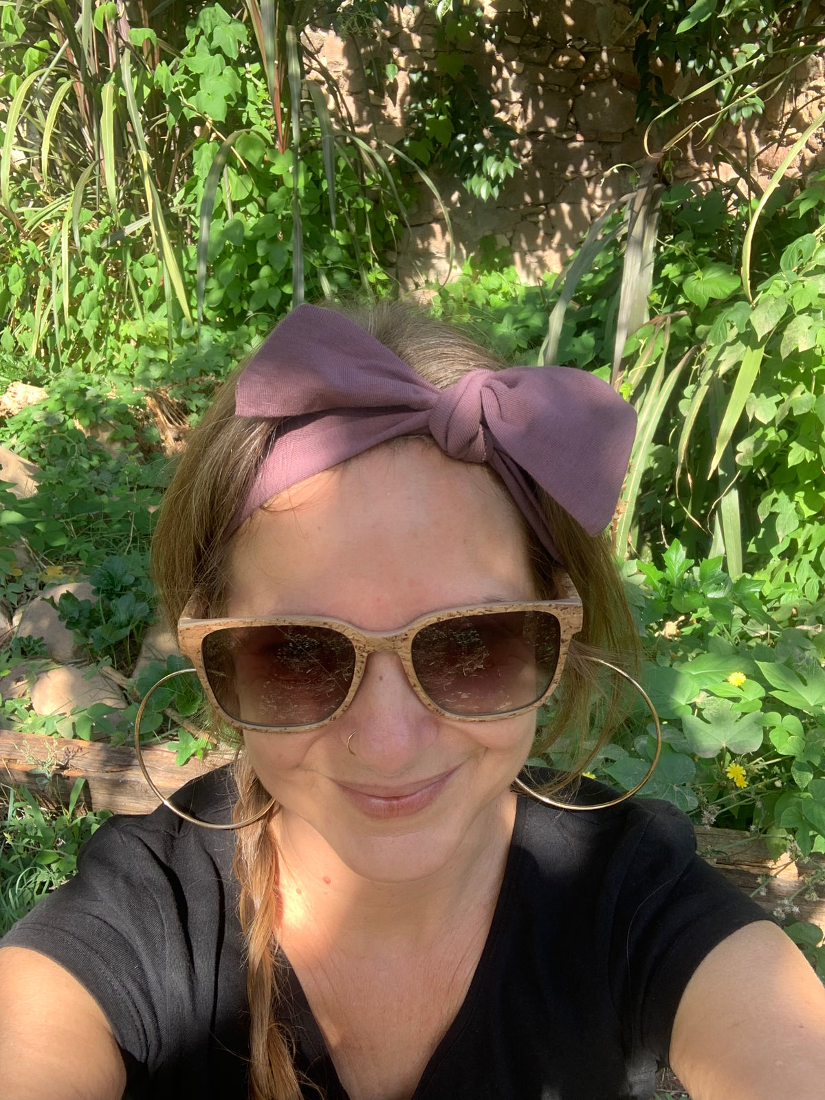Bandeau cheveux Le Rétro mauve foncé déroulé, détail tissu jersey coton bio certifié GOTS, fabrication française en série limitée