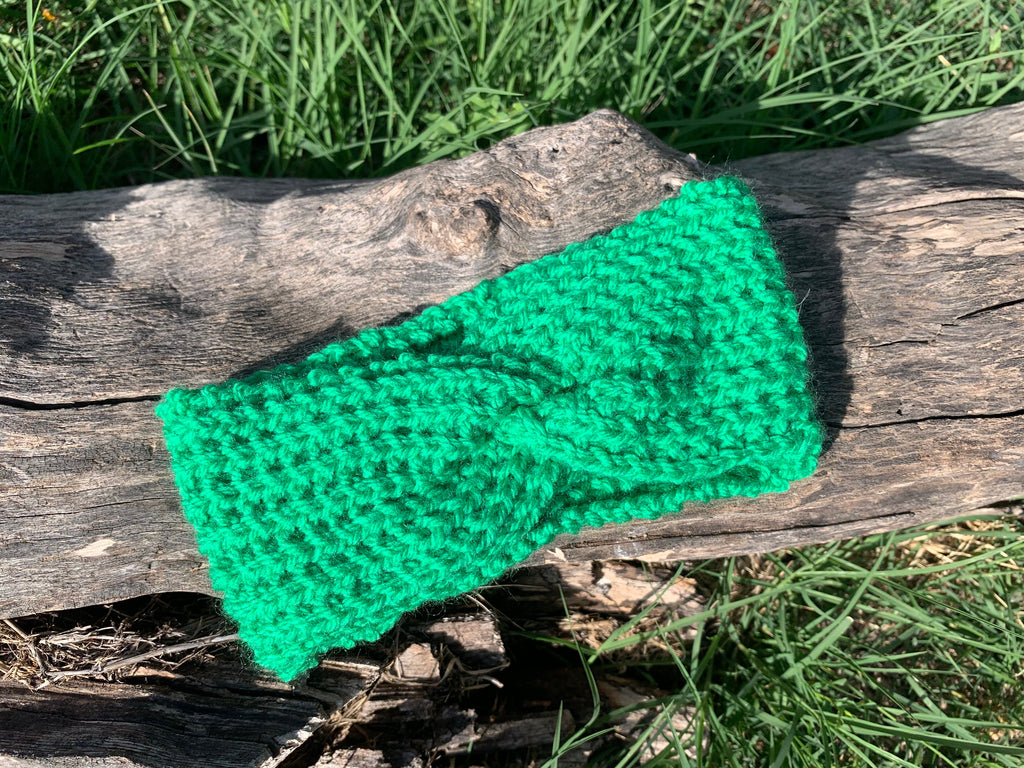 Bandeau tricoté main 100% acrylique couleur vert émeraude vif avec torsade centrale, accessoire cheveux artisanal fait main en France, MALOU au Fil des Saisons