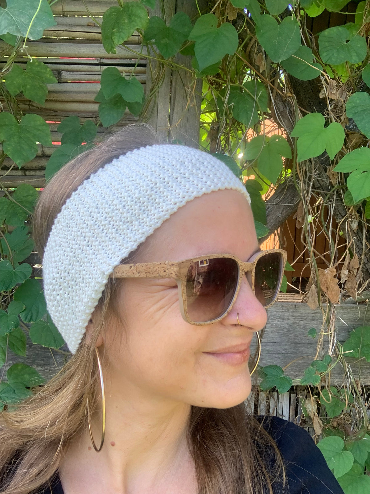 Bandeau tricoté main blanc, point mousse bien visible, 100% coton bio, accessoire cheveux artisanal fait main en France, MALOU au Fil des Saison
