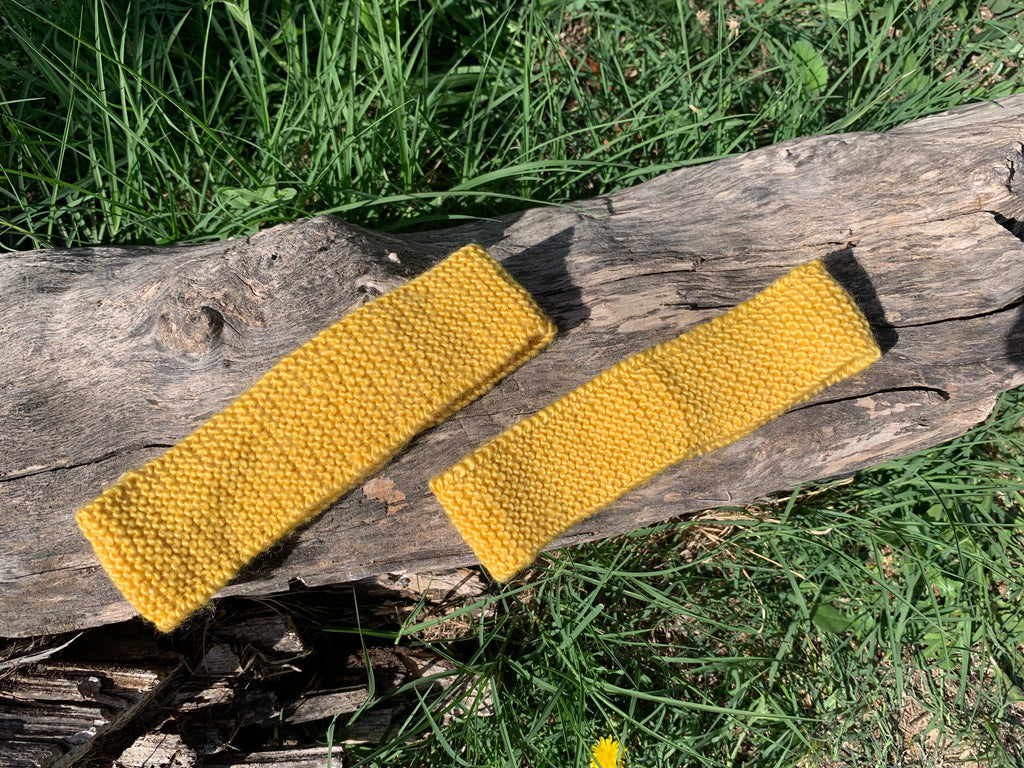 Bandeau tricoté main 70% laine vierge 30% viscose coloris jaune, point mousse bien visible, accessoire cheveux artisanal fait main en France, MALOU au Fil des Saisons