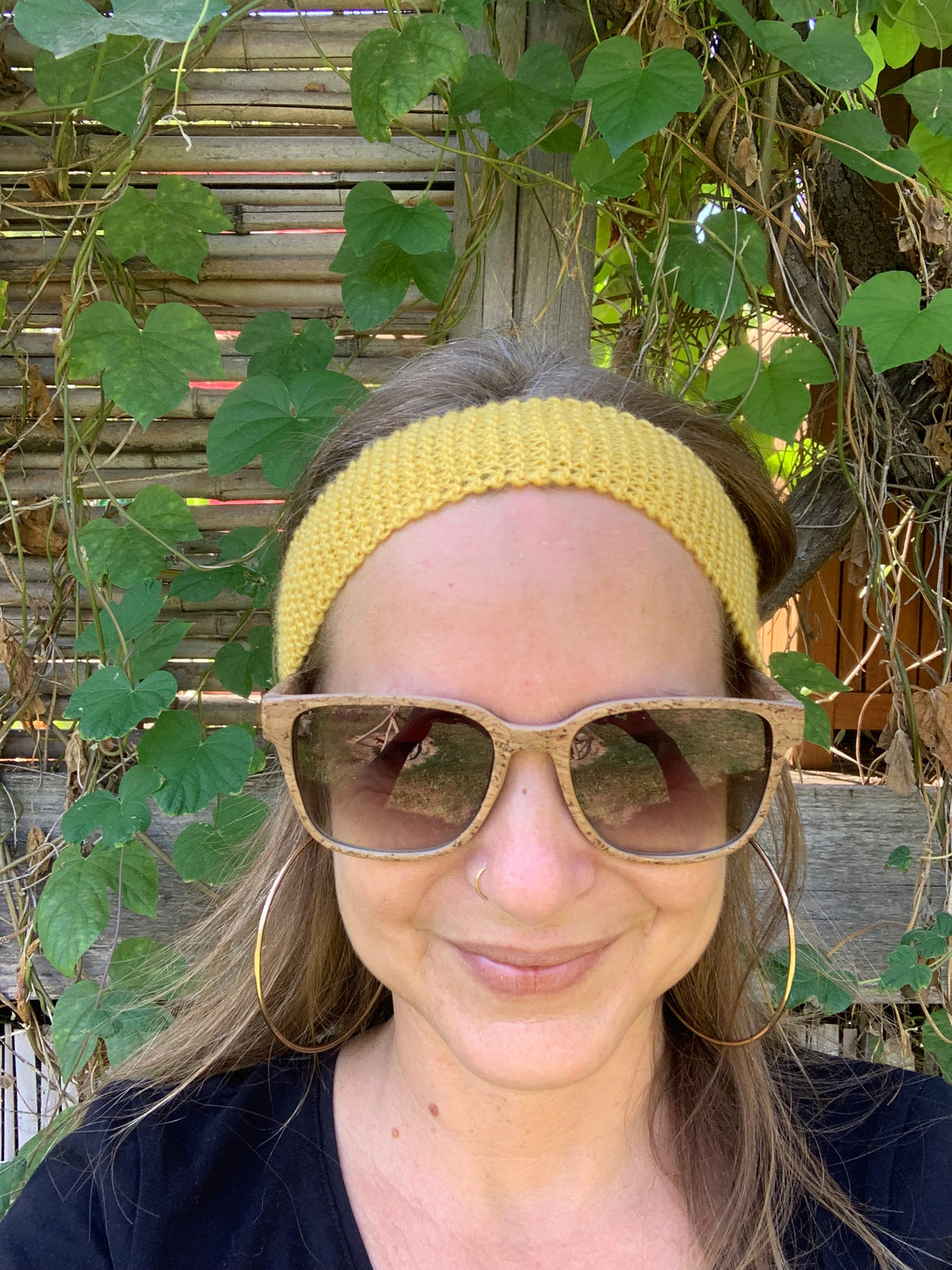 Bandeau tricoté main 70% laine vierge 30% viscose coloris jaune, point mousse bien visible, accessoire cheveux artisanal fait main en France, MALOU au Fil des Saisons