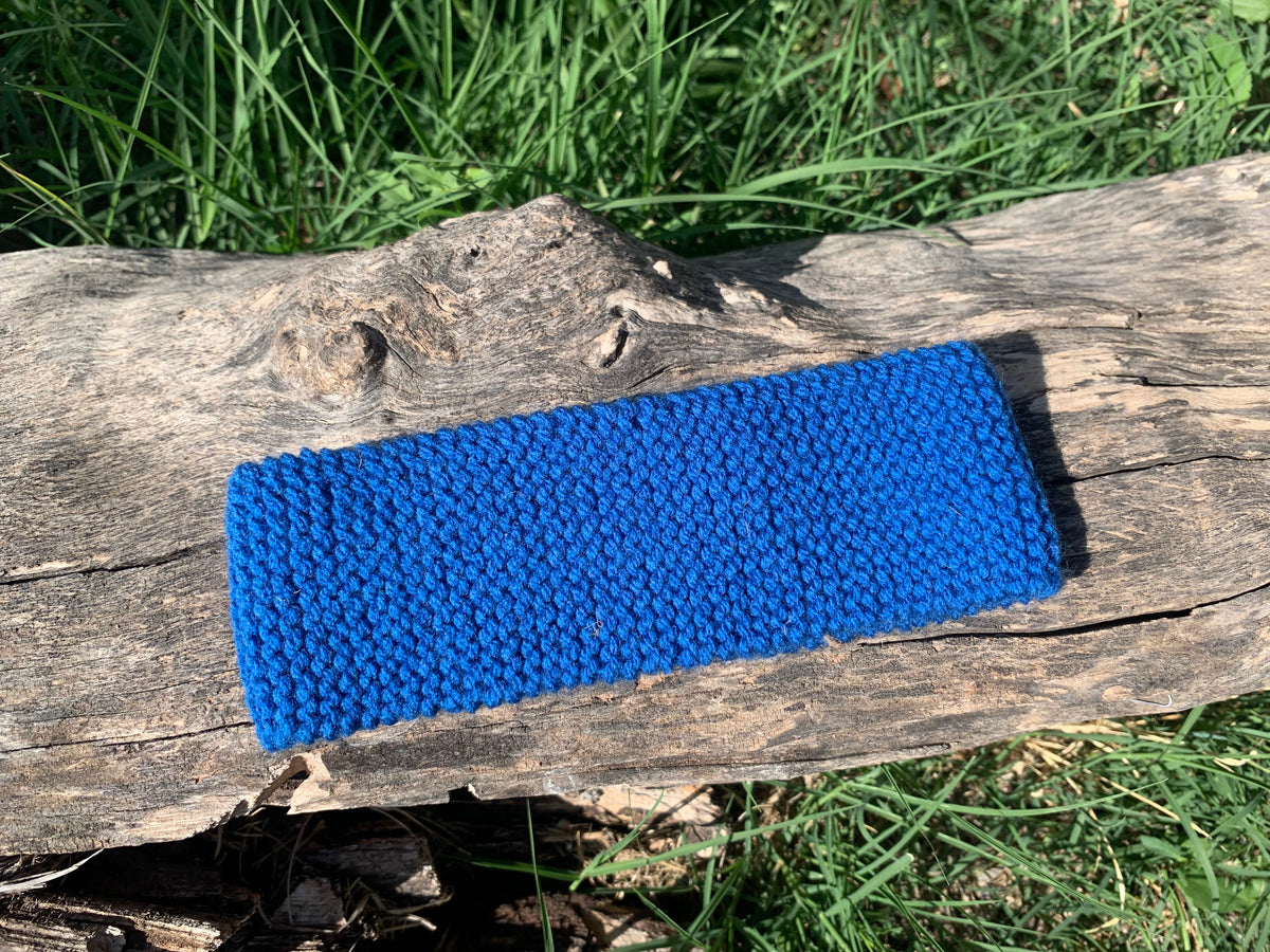 Bandeau tricoté main bleu électrique vif point mousse bien visible, 90% laine 10% chlorofibre, accessoire cheveux artisanal fait main en France, MALOU au Fil des Saisons