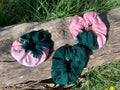 Chouchou en tissu wax coloré, fabriqué artisanalement en France, Malou au Fil des Saisons