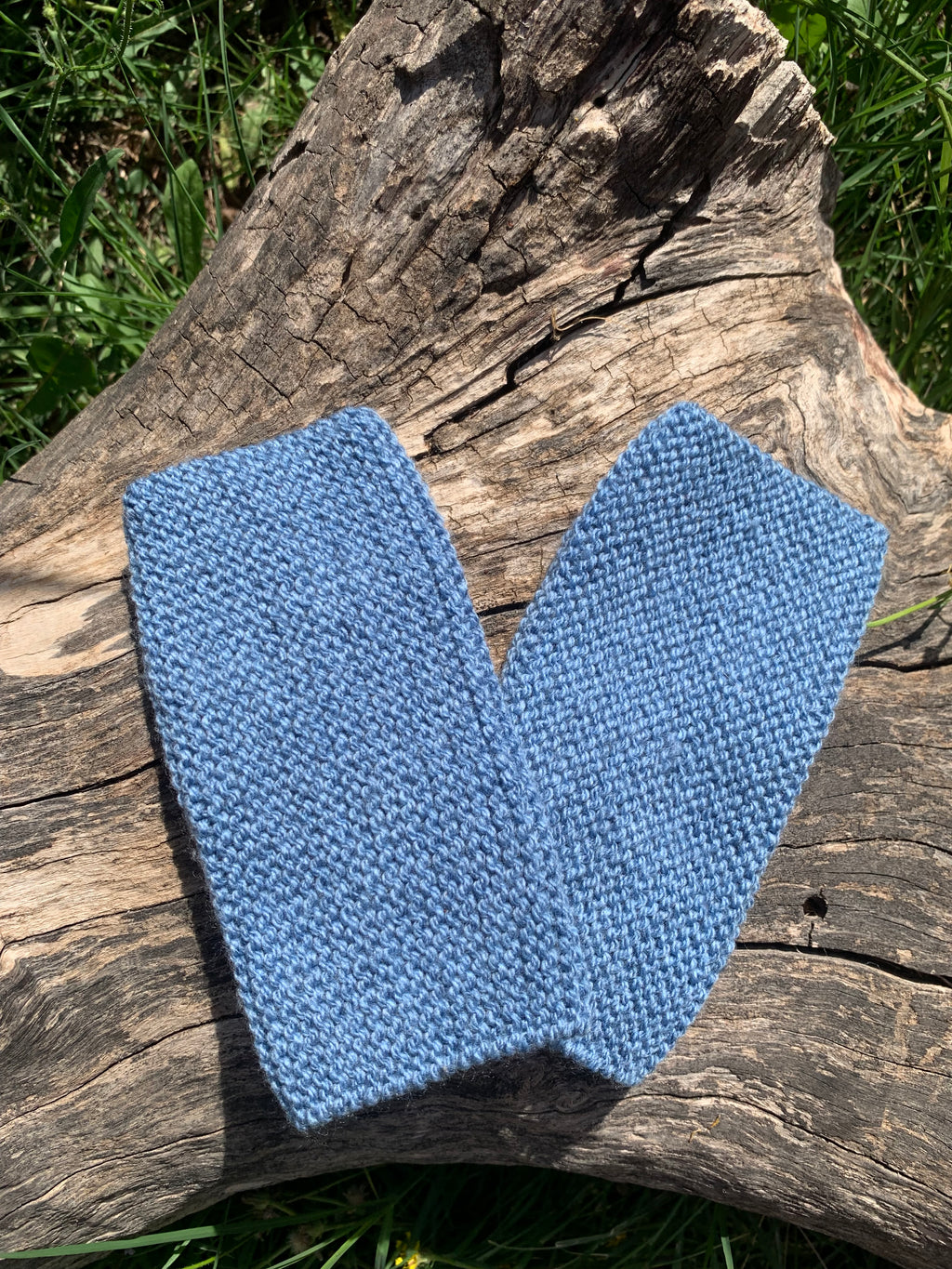 « Paire de mitaines bleues tricotées main en 100 % acrylique, fabrication artisanale française » Malou au fil des saisons