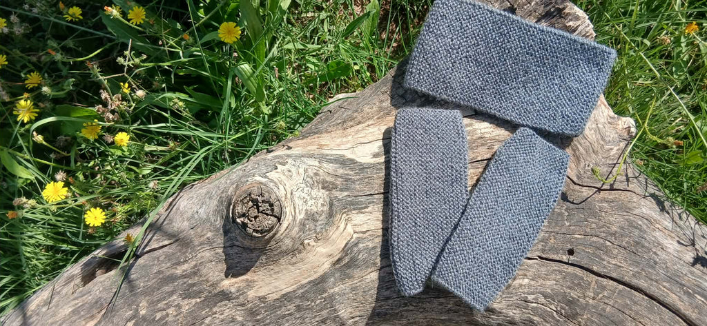 Kit bandeau et mitaines sans doigts tricotés main gris ardoise chiné point mousse bien visible, 80% acrylique 20% laine, pièce unique artisanale fait main en France, MALOU au Fil des Saisons