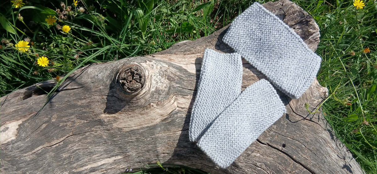 Kit bandeau et mitaines sans doigts tricotés main gris clair chiné, point mousse 100% acrylique, pièce unique artisanale fait main en France, MALOU au Fil des Saisons